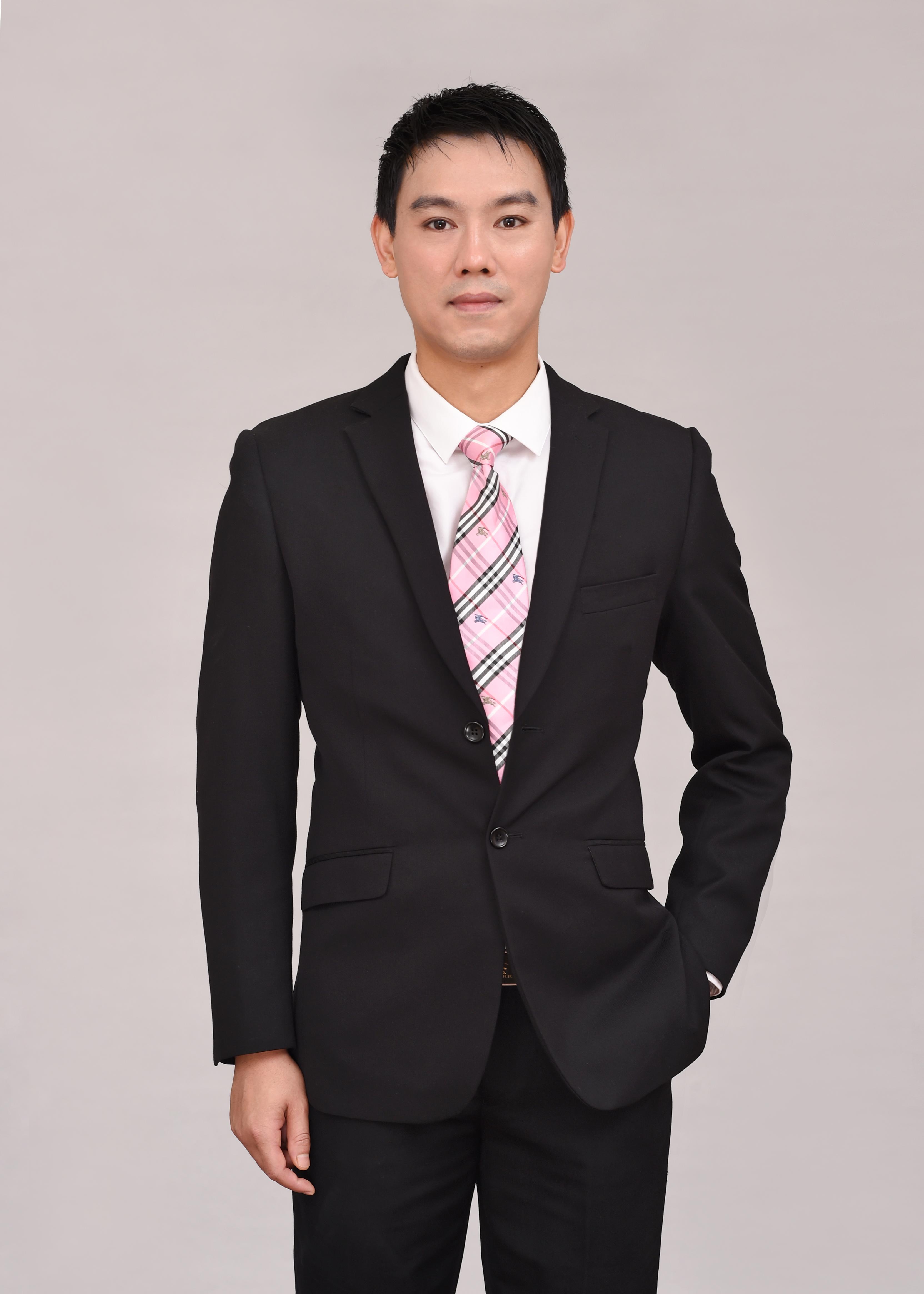 叶素华 灯光与音效负责人